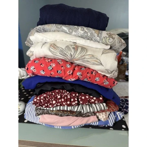 Reseller's Mystery Bundle Women's 10 Items Various Sizes - Picture 2 of 2